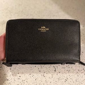 Rarely used Women’s Coach wallet